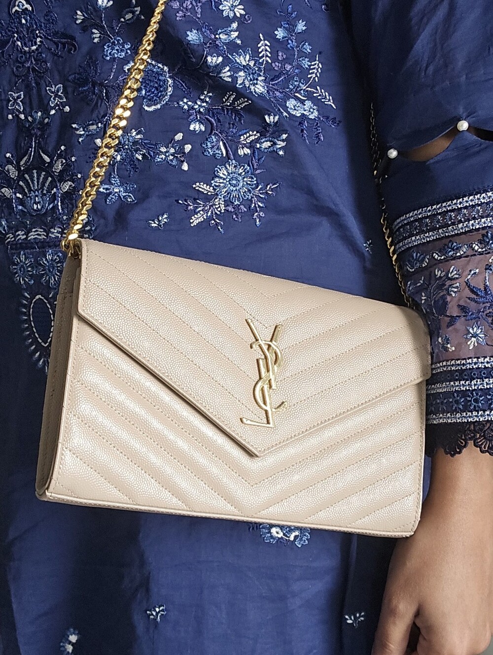 Saint Laurent Beige Quilted Leather Envelope Shoulder Bag with Gold Hardware - Picture 5 of 7